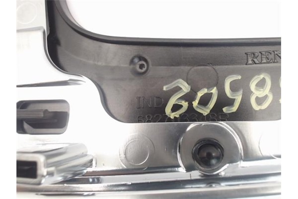 Recambio de embellecedor consola central para renault captur i 0.9 zen referencia OEM IAM 682703348R  