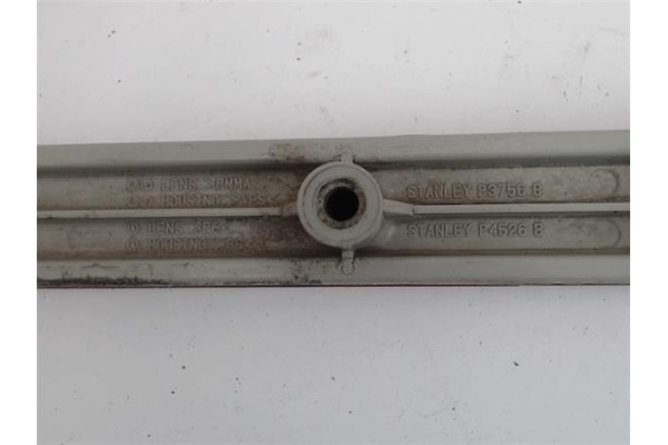 Recambio de reflectante paragolpes trasero para mazda 3 berlina (bk) referencia OEM IAM p4526  