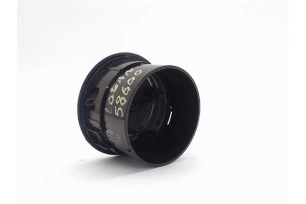 Recambio de rejilla entrada de aire para dacia logan 1 1.6 prestige referencia OEM IAM 8200212480G  