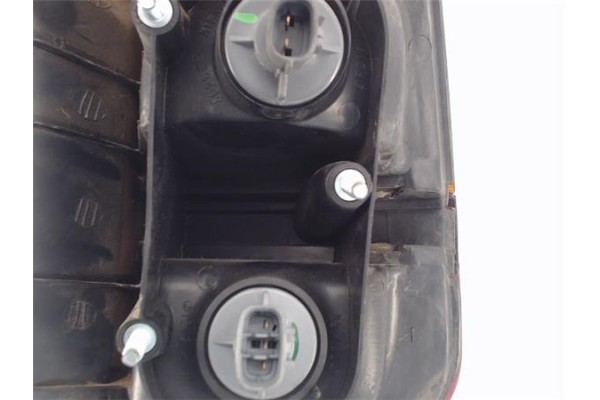 Recambio de piloto trasero izquierdo para mitsubishi space wagon (n30/n40) referencia OEM IAM MB527800  