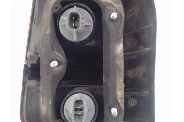 Recambio de piloto trasero derecho para mitsubishi space wagon (n30/n40) referencia OEM IAM MB527801  