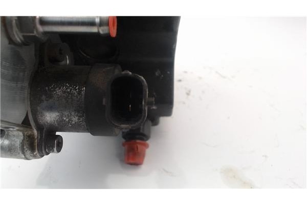 Recambio de bomba inyectora para volvo s60 berlina 2.4 d5 referencia OEM IAM 445010111 30756125 