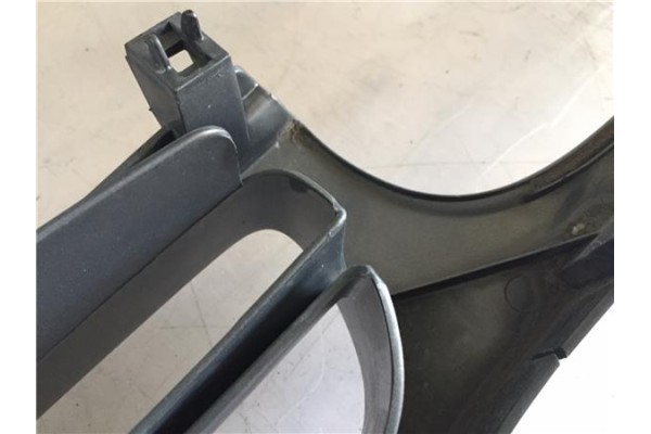 Recambio de rejilla capo para nissan vanette cargo 2.3 vanette cargo combi - 5 referencia OEM IAM 623107C030  