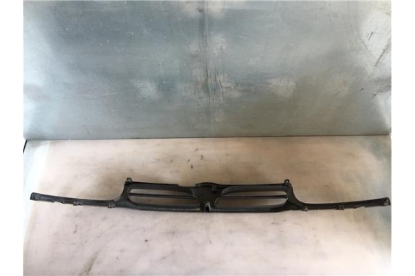 Recambio de rejilla capo para nissan vanette cargo 2.3 vanette cargo combi - 5 referencia OEM IAM 623107C030  