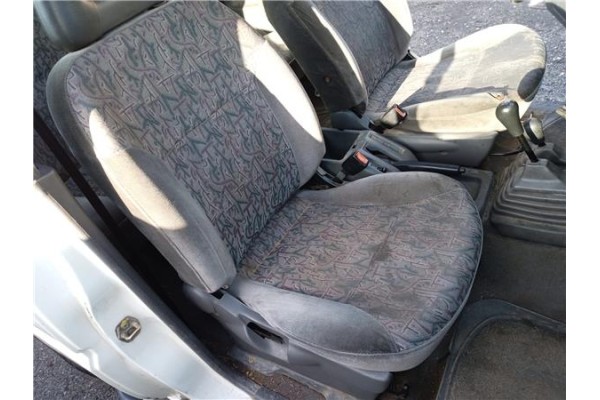 Recambio de asiento delantero derecho para nissan terrano ii (r20) 2.7 td 4wd referencia OEM IAM 87000 87300 
