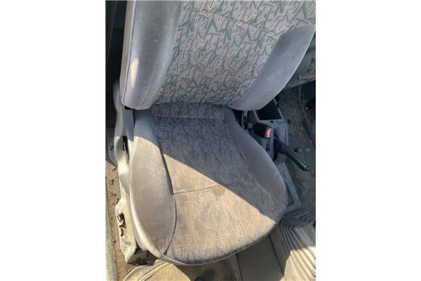 Recambio de asiento delantero derecho para nissan terrano ii (r20) 2.7 td 4wd referencia OEM IAM 87000 87300 