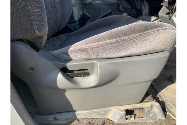 Recambio de asiento delantero derecho para nissan terrano ii (r20) 2.7 td 4wd referencia OEM IAM 87000 87300 