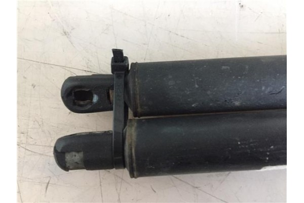 Recambio de amortiguador porton para hyundai trajet (fo) 2.0 crdi gls referencia OEM IAM 817713A001 ZSAH0006 