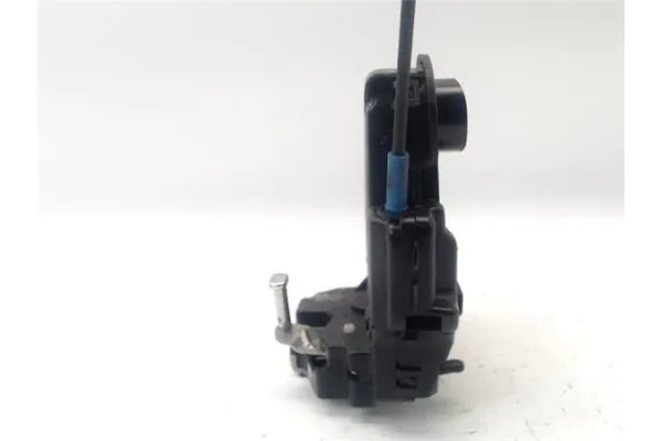 Recambio de cierre electromagnetico trasero derecho para toyota auris (e15) 2.0 d-4d referencia OEM IAM 6905042020 A046693 