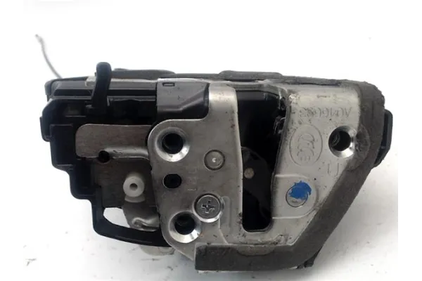 Recambio de cierre electromagnetico trasero derecho para toyota auris (e15) 2.0 d-4d referencia OEM IAM 6905042020 A046693 