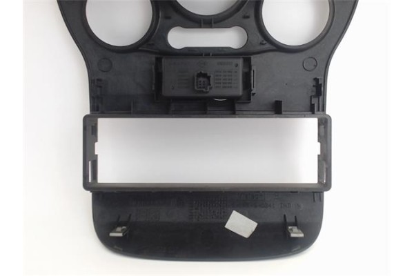 Recambio de embellecedor consola central para renault modus i 1.5 dci (fp0f, jp0f) referencia OEM IAM 8200327060  