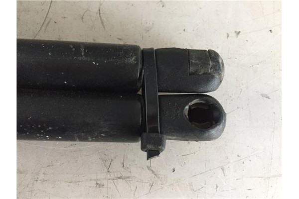 Recambio de amortiguador porton para ford mondeo ii ranchera familiar (bnp) 1.8 td referencia OEM IAM 6934502 ZSA03003 