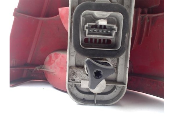 Recambio de piloto trasero izquierdo para renault twingo ii referencia OEM IAM 7701036397  