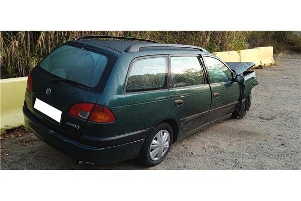 toyota avensis berlina (t22) del año 1999