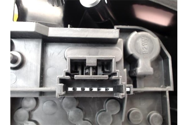 Recambio de piloto trasero derecho para renault megane i fase 2 berlina (ba0) referencia OEM IAM 7700428321  