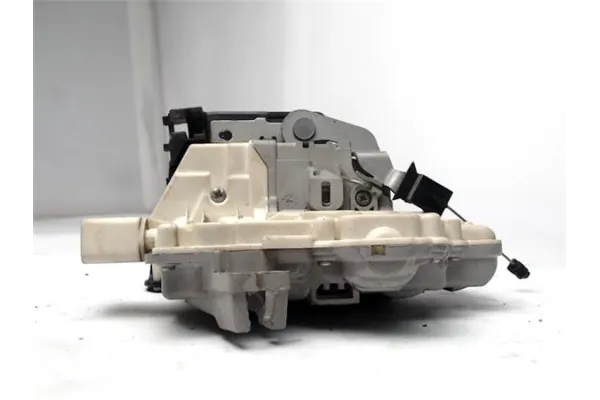 Recambio de cierre electromagnetico trasero derecho para seat altea (5p1) 1.9 tdi referencia OEM IAM 1P1837016 100136410 1P18370