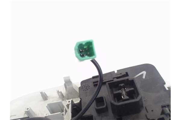 Recambio de luz delantero central techo para fiat 500x (334) 1.6 urban referencia OEM IAM 7356109410  