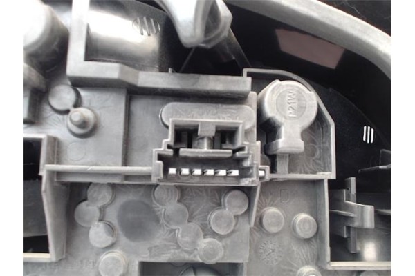 Recambio de piloto trasero derecho para renault megane i fase 2 berlina (ba0) referencia OEM IAM 7700428321  