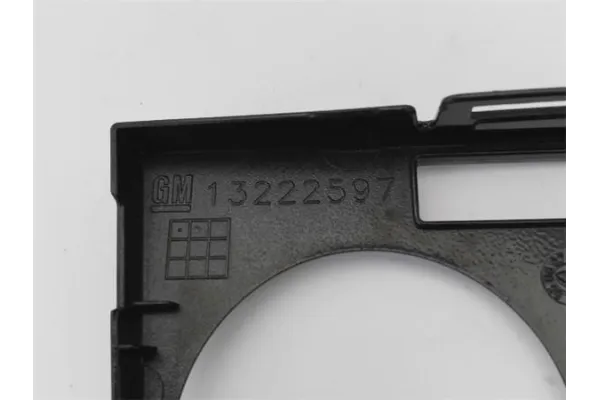 Recambio de embellecedor consola salpicadero para opel corsa d 1.3 cdti referencia OEM IAM 13222597  