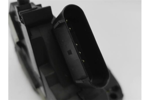 Recambio de cierre electromagnetico delantero izquierdo para ford focus berlina (cew) 1.5 business referencia OEM IAM BM5AA21813