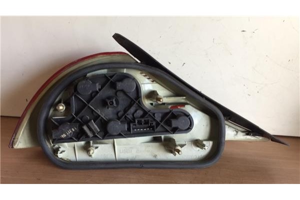 Recambio de piloto trasero derecho para lancia y (840a) 1.1 (840ae) referencia OEM IAM 46408285  