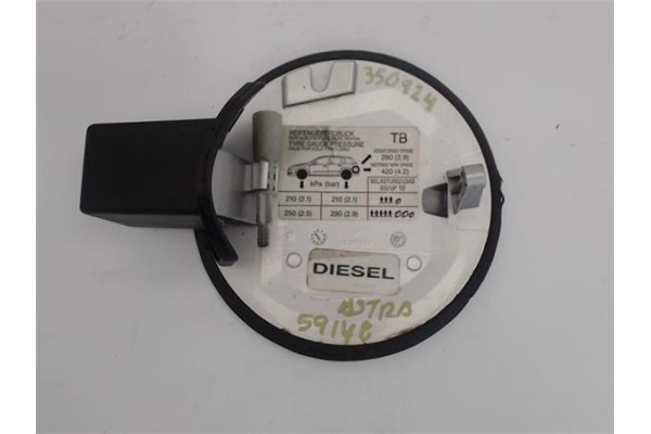 Recambio de tapa exterior combustible para opel astra h berlina 1.7 cdti referencia OEM IAM 13111597  