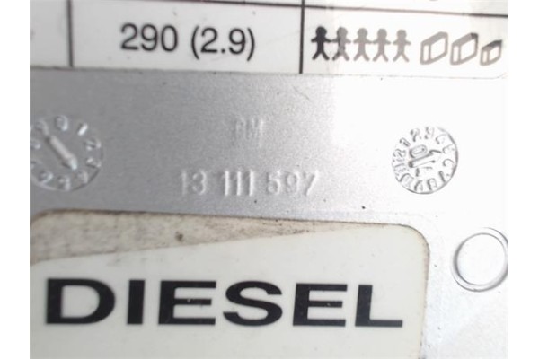 Recambio de tapa exterior combustible para opel astra h berlina 1.7 cdti referencia OEM IAM 13111597  