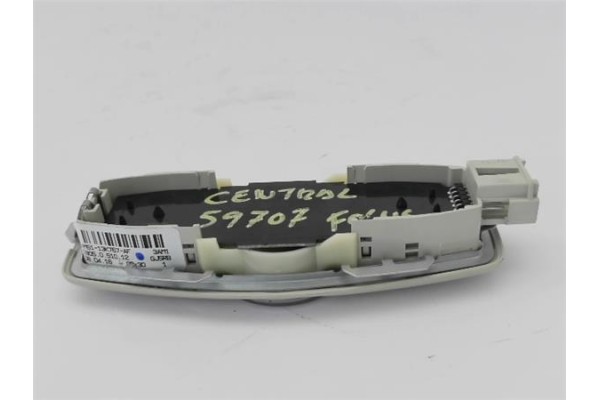 Recambio de luz delantero central techo para ford focus berlina (cew) 1.5 business referencia OEM IAM AM5113K767 AM5113K767BG3AM