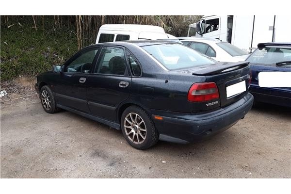 volvo s40 berlina del año 1996