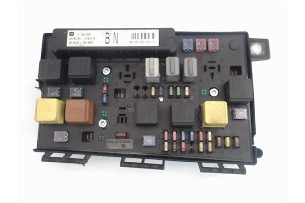 Recambio de caja fusibles/rele para opel astra h berlina 1.7 cdti referencia OEM IAM 13145035 5DK00866810 