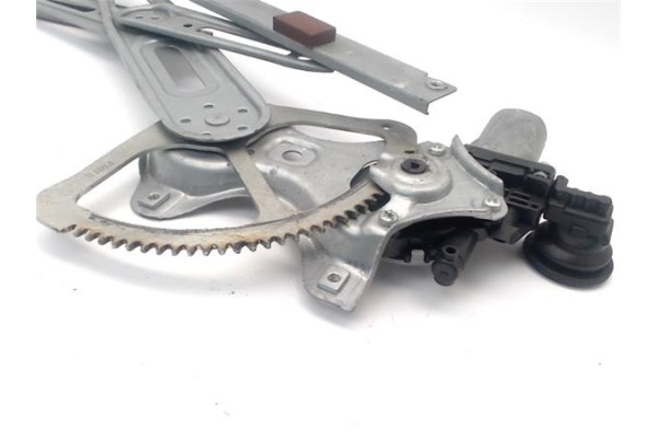 Recambio de elevalunas electrico delantero derecho para toyota auris (e15) 2.0 d-4d referencia OEM IAM 857100D100 973582100 