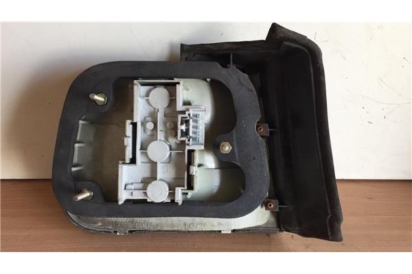 Recambio de piloto trasero derecho para lancia kappa berlina 2.0 20v turbo referencia OEM IAM 78780142  