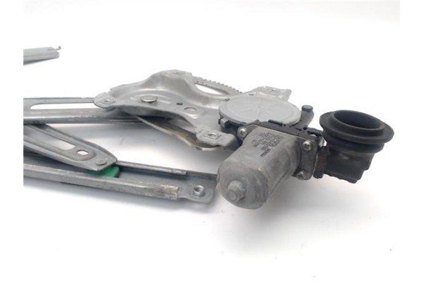 Recambio de elevalunas electrico delantero derecho para toyota auris (e15) 2.0 d-4d referencia OEM IAM 857100D100 973582100 