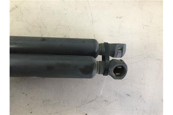 Recambio de amortiguador porton para toyota avensis berlina (t25) 2.2 d-4d executive berlina (5-ptas.) referencia OEM IAM 689500