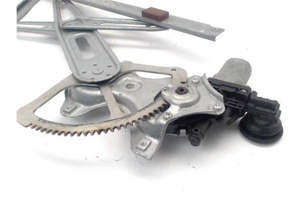 Recambio de elevalunas electrico delantero derecho para toyota auris (e15) 2.0 d-4d referencia OEM IAM 857100D100 973582100 
