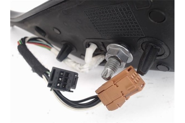 Recambio de retrovisor electrico derecho para peugeot 208 referencia OEM IAM 232673078  