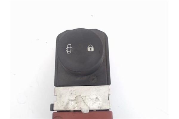 Recambio de interruptor luces emergencia para renault scenic ii (jm) referencia OEM IAM 8200095493  