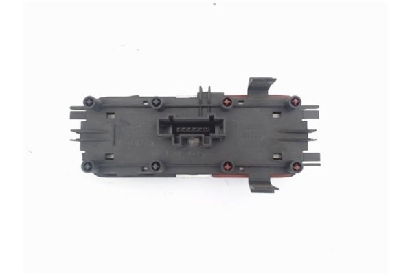 Recambio de interruptor luces emergencia para renault scenic ii (jm) referencia OEM IAM 8200095493  