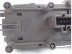Recambio de interruptor luces emergencia para renault scenic ii (jm) referencia OEM IAM 8200095493  
