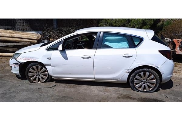 opel astra j del año 2010
