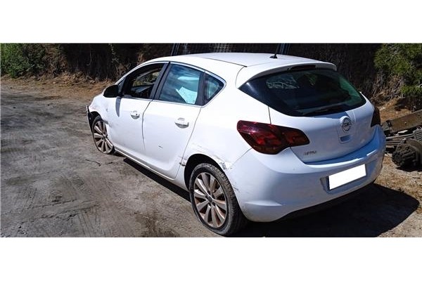 opel astra j del año 2010