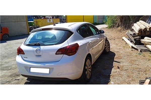 opel astra j del año 2010