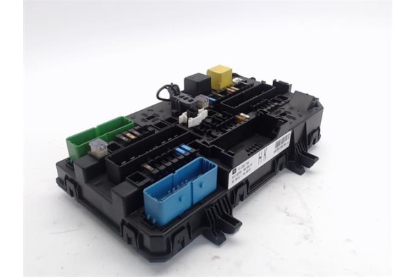 Recambio de caja fusibles/rele para opel astra h berlina referencia OEM IAM (13206762) (5DK008669-32) 
