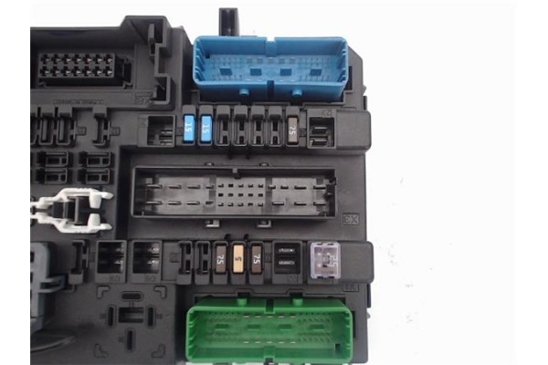 Recambio de caja fusibles/rele para opel astra h berlina referencia OEM IAM (13206762) (5DK008669-32) 