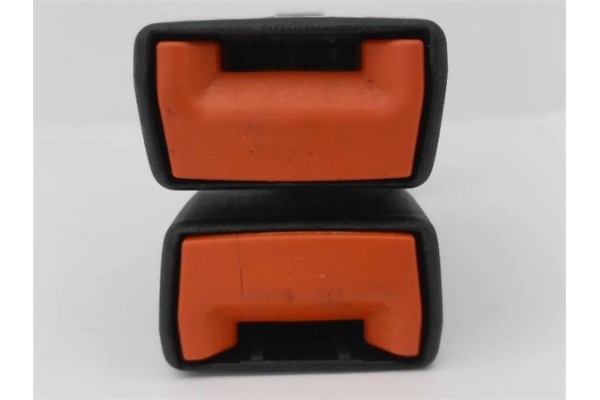 Recambio de anclaje cinturon trasero central para ford focus berlina (cew) 1.5 business referencia OEM IAM BM51613K21CA3JA6  