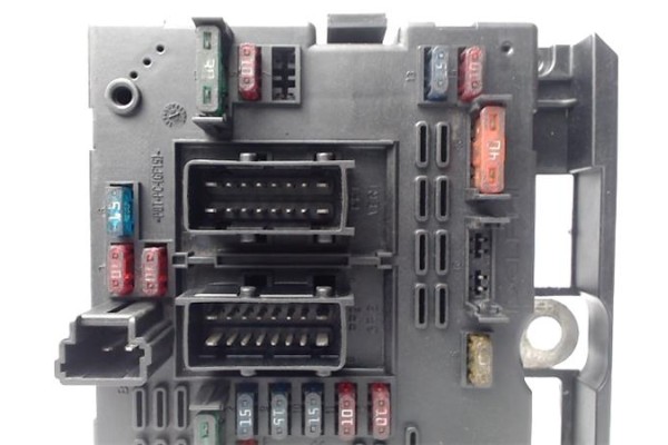 Recambio de caja fusibles/rele para peugeot 307 (3a/c) 2.0 hdi 110 referencia OEM IAM 9650664080 34936879 