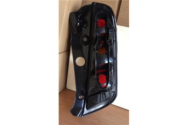 Recambio de piloto trasero izquierdo para lancia ypsilon (101) 1.2 16v argento referencia OEM IAM 0334100SX  