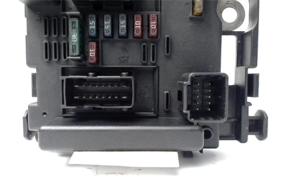 Recambio de caja fusibles/rele para peugeot 307 (3a/c) 2.0 hdi 110 referencia OEM IAM 9650664080 34936879 