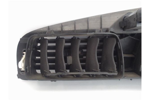 Recambio de rejilla entrada de aire para volvo s60 berlina 2.4 d5 referencia OEM IAM 3409374  