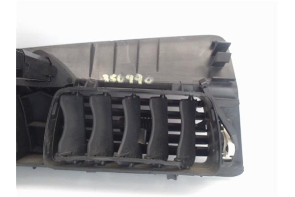 Recambio de rejilla entrada de aire para volvo s60 berlina 2.4 d5 referencia OEM IAM 3409374  